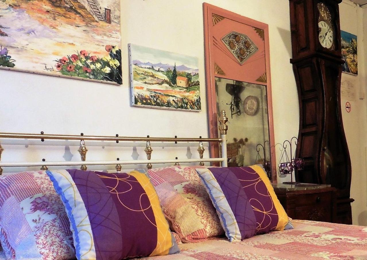 Le Portel Des Arnaud Chambres D'Hotes Durfort-et-Saint-Martin-de-Sossenac Rum bild